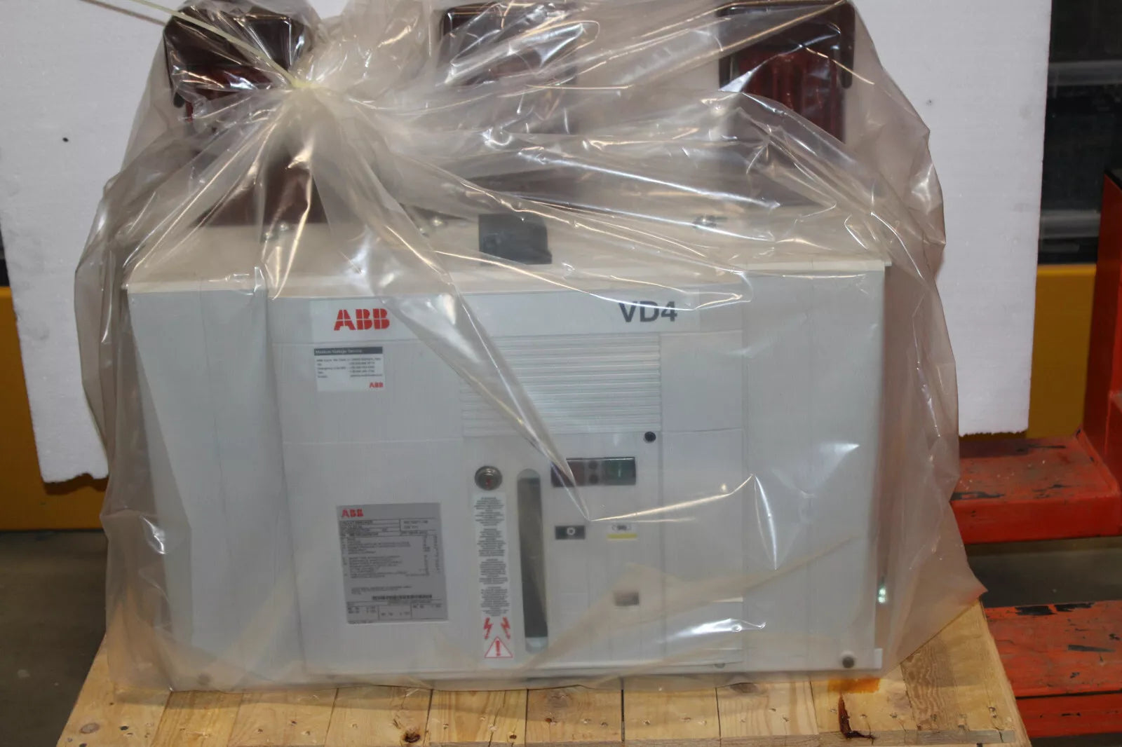 ABB VD4 12.25.20 Circuit Breaker 12kV (USED)